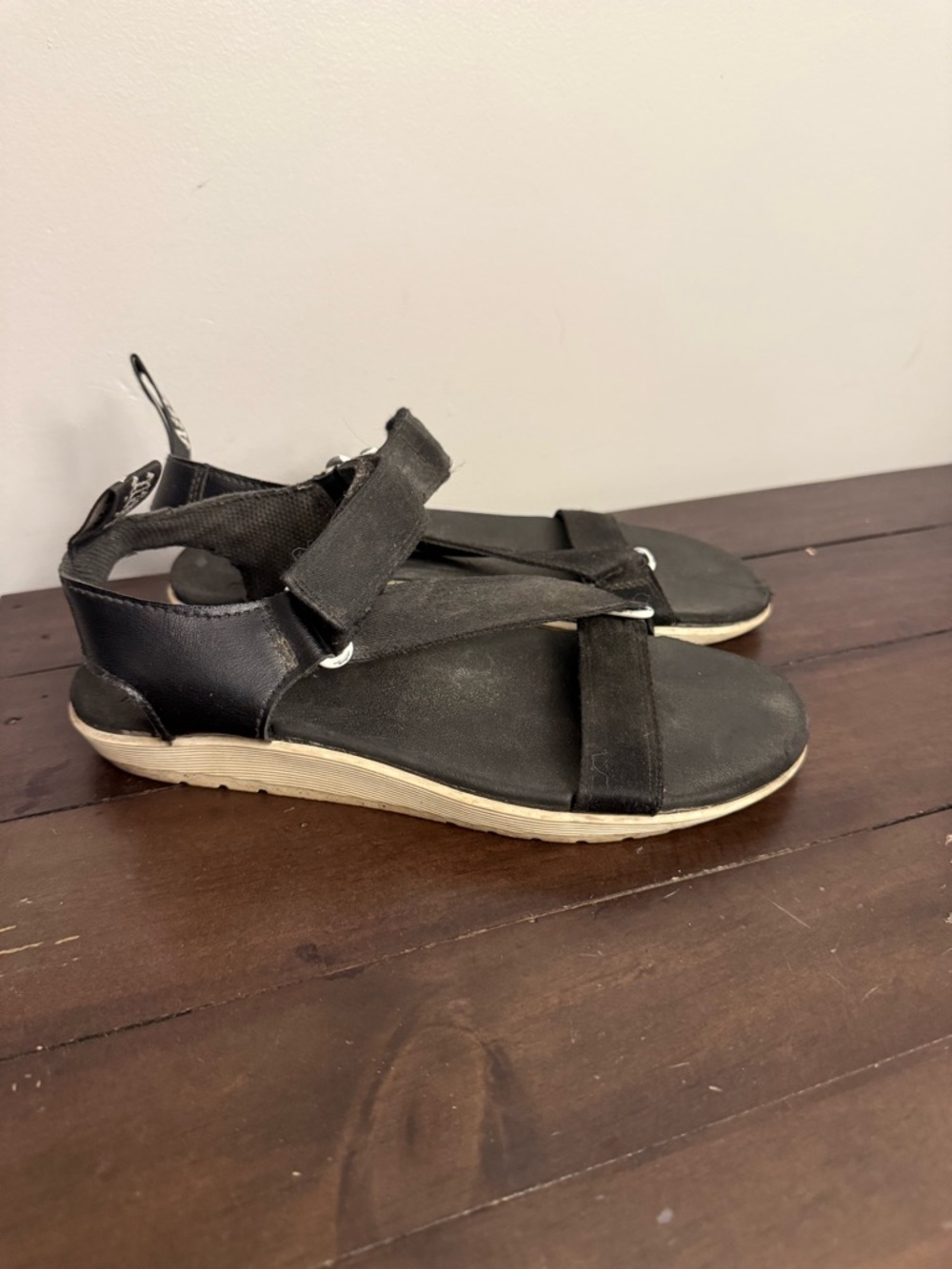 Dr. Martens Gryphon Style Black Strap Sandals Women’s Size 7
